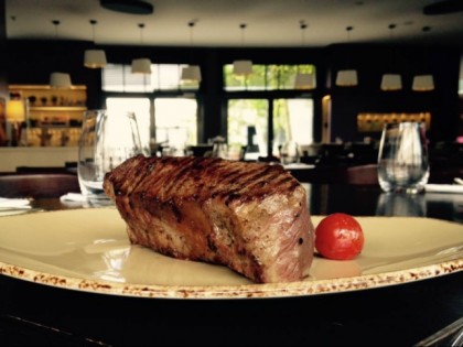 照片: Plaza Grill  Restaurant &amp; Lounge
