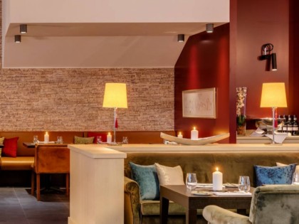 照片: Plaza Grill  Restaurant &amp; Lounge