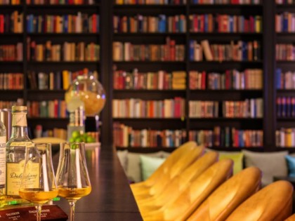 照片: Plaza Grill  Restaurant &amp;amp; Lounge